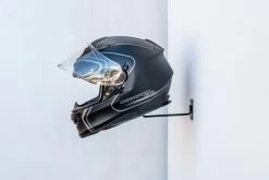 Helm Houder Muurstandaard MC Essentials 10 Helm Houder Muurstandaard MC Essentials -Kortingswinkel Voor Motoruitrusting P1270006 9a42